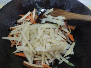 冬笋豆干炒肉的做法步骤：9