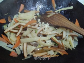 冬笋豆干炒肉的做法步骤：10