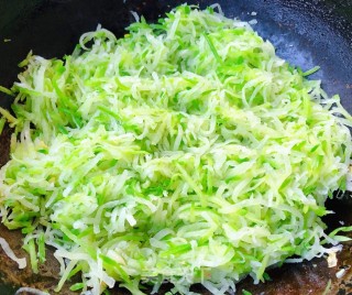 #春季润燥汤水#萝卜丝虾滑豆腐汤的做法步骤：8