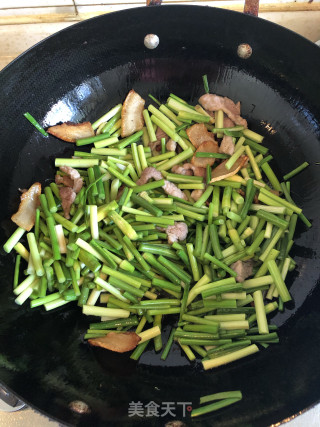 蒜苔五花肉的做法步骤：4