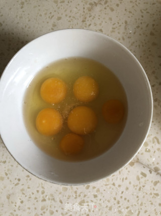 番茄炒鸽蛋的做法步骤：2