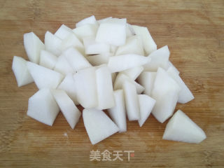 豆瓣酱烧白萝卜的做法步骤：2