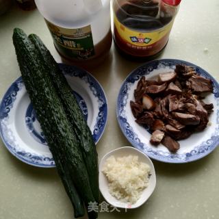 猪头肉拌黄瓜的做法步骤：1