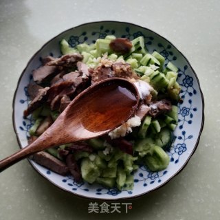 猪头肉拌黄瓜的做法步骤：9