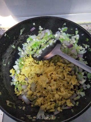 美味蔬菜蛋炒饭（方便版）的做法步骤：7