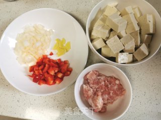 葱香肉末豆腐的做法步骤：1