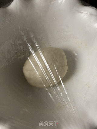 鲜虾披萨的做法步骤：1
