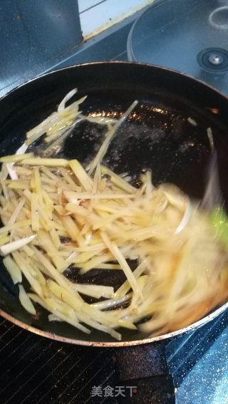 土豆清炒黄瓜丝的做法步骤：4