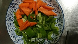 辣子鸡丁的做法步骤：1