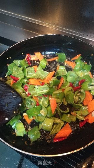 辣子鸡丁的做法步骤：7