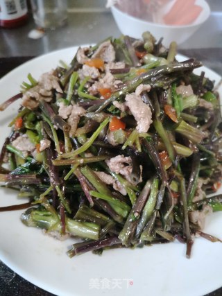 野水芹炒牛肉的做法步骤：11