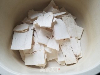 胡萝卜赤小豆粉葛汤的做法步骤：1
