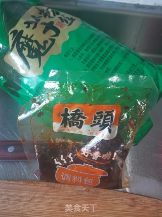 魔芋粉丝汤的做法步骤：1