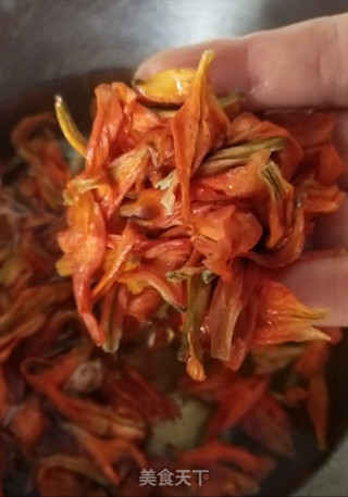 百合花煮雪梨的做法步骤：3