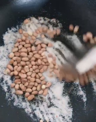 红糖年糕芝麻冰粉（润燥解热汤水）的做法步骤：3