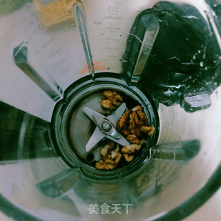桂圆核桃芝麻黑豆浆的做法步骤：3