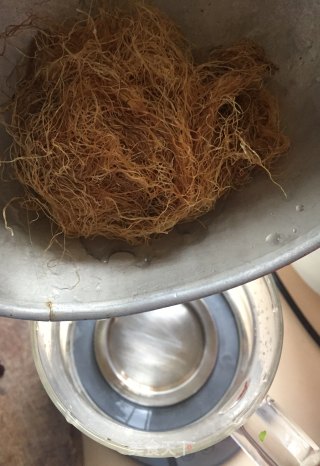 玉米须灵芝玫瑰花水的做法步骤：4