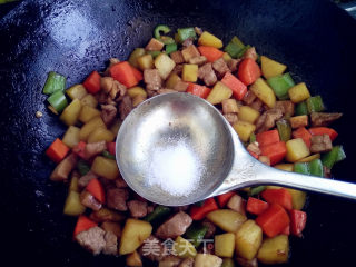 酱爆肉丁时蔬的做法步骤：12