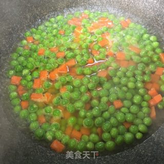 鸡蛋胡萝卜炒豌豆粒的做法步骤：5