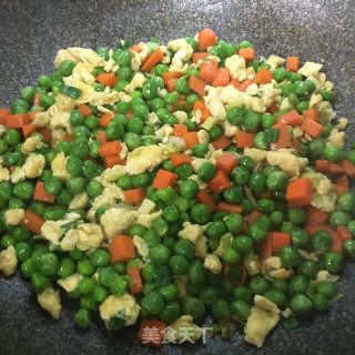 鸡蛋胡萝卜炒豌豆粒的做法步骤：7
