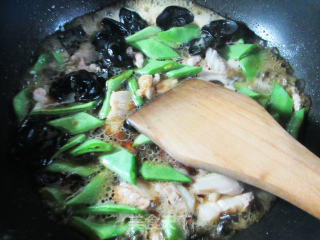 五花肉油豆角焖年糕的做法步骤：10