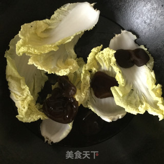 娃娃菜卷肉的做法步骤：1