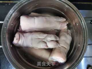 秘制酱香猪蹄-唇齿留香的做法步骤：1