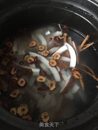 椰子鸡汤的做法步骤：3