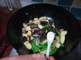玉米笋炒甜豆的做法步骤：8