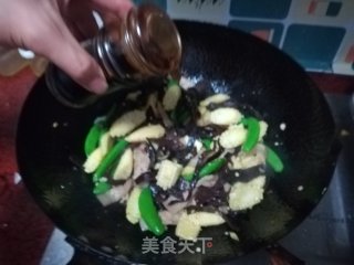 玉米笋炒甜豆的做法步骤：9