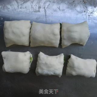 烤芝麻香葱卷的做法步骤：6