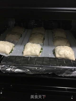 烤芝麻香葱卷的做法步骤：8