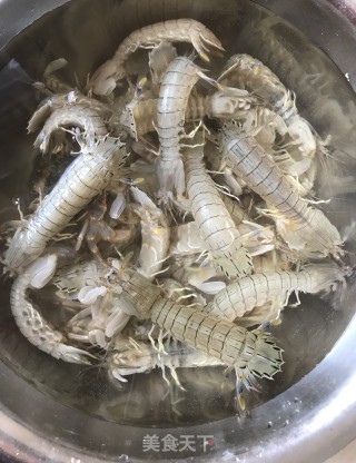 辣炒皮皮虾——东北叫虾爬子的做法步骤：1