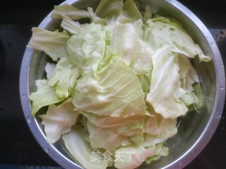 爆炒卷心菜的做法步骤：1