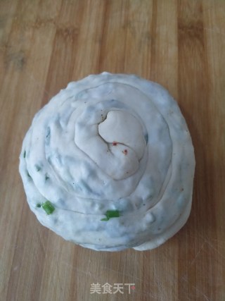 快手美味葱油饼(不烫面不发面)的做法步骤：5