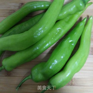甜面酱烧尖椒的做法步骤：1