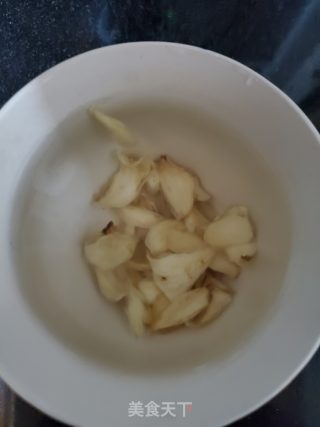 百合小米粥的做法步骤：1