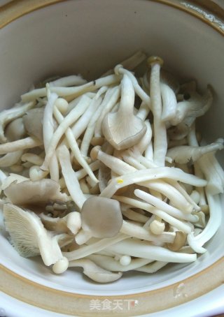 砂锅菌菇汤的做法步骤：6