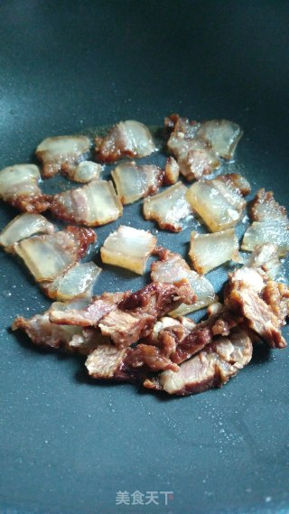 腊肉炒蒜苗的做法步骤：2