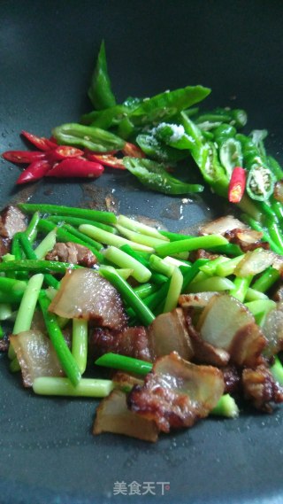 腊肉炒蒜苗的做法步骤：4