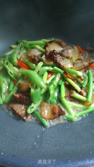 腊肉炒蒜苗的做法步骤：5