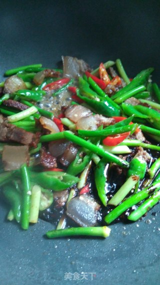 腊肉炒蒜苗的做法步骤：6