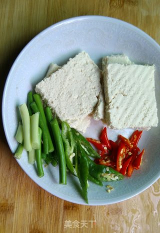 辣炒自制的白醋豆腐的做法步骤：1