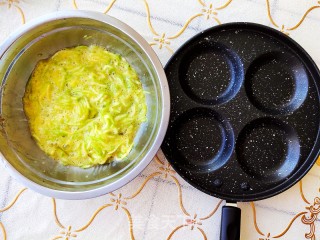 西葫芦鸡蛋饼的做法步骤：7