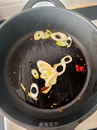西红柿炒包菜的做法步骤：2