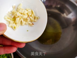 香芹炒香菇的做法步骤：6