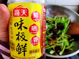 香芹炒香菇的做法步骤：10