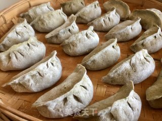 艾汁黑麦茴香蛋饺的做法步骤：10