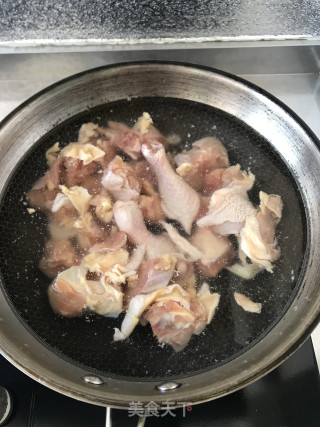杏鲍菇烧鸡腿的做法步骤：3