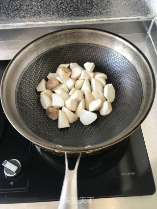 杏鲍菇烧鸡腿的做法步骤：4